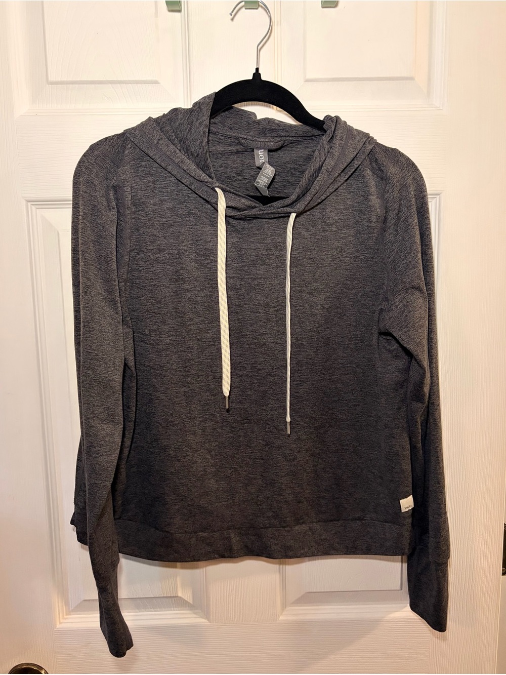 Vuori Halo Essential cropped hoodie- Charoal Gray